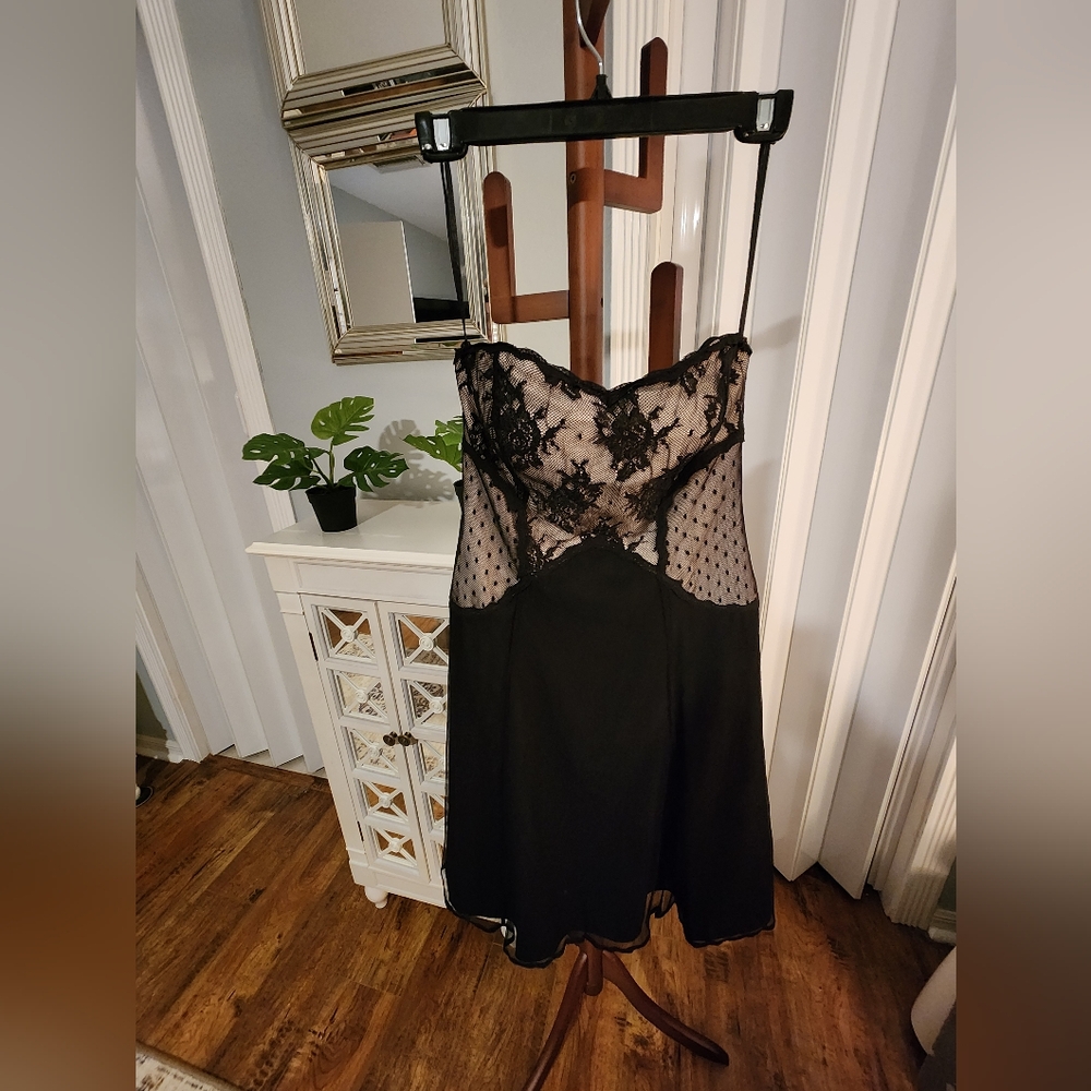 Stunning White House Black Market Lace Dress